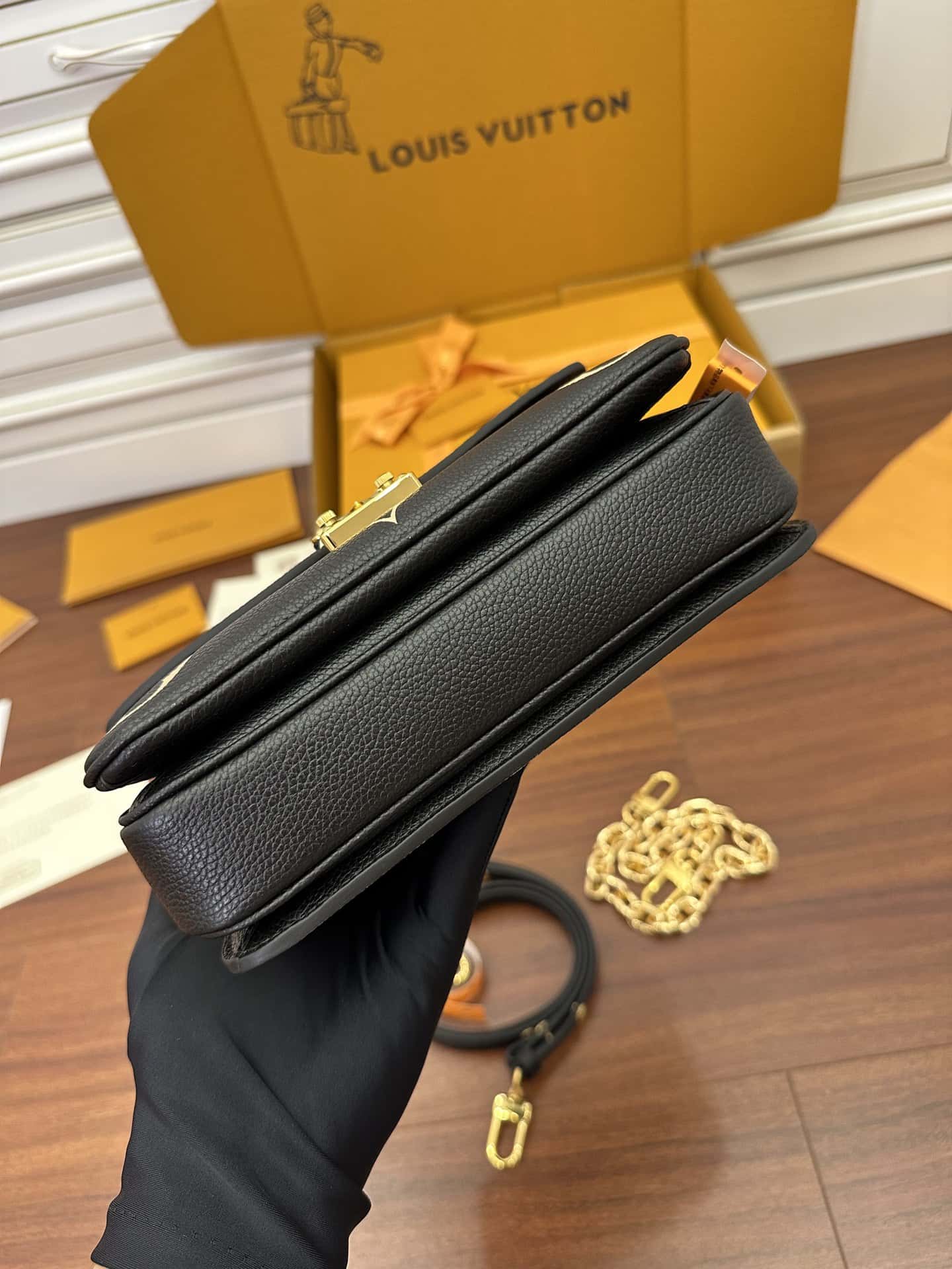 專櫃同步高仿LV M46596 POCHETTE MÉTIS EAST WEST 手袋¥2,480.00-頂級1:1精品高仿包包香港台灣批發價格推薦微信哪裡買