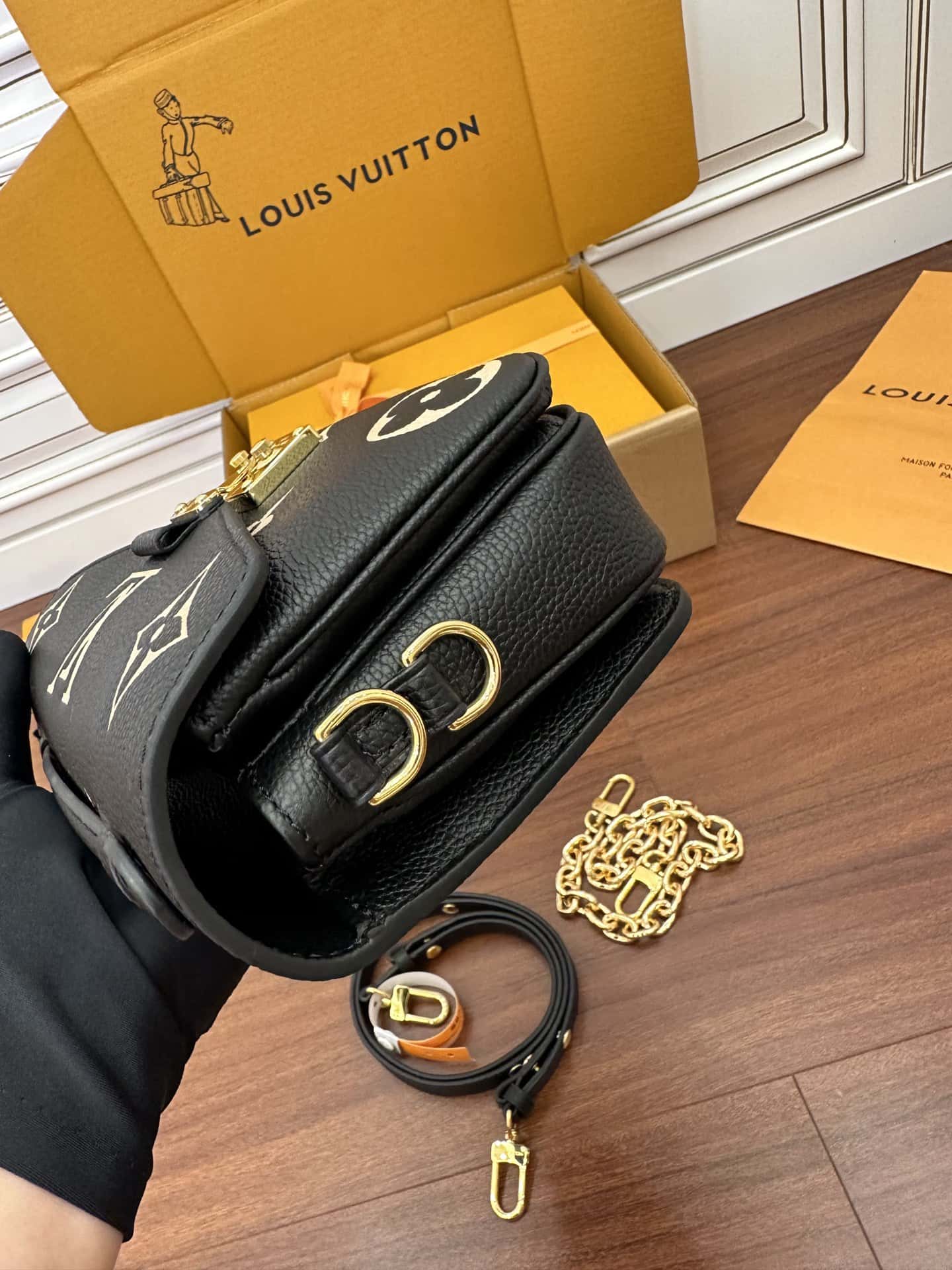 專櫃同步高仿LV M46596 POCHETTE MÉTIS EAST WEST 手袋¥2,480.00-頂級1:1精品高仿包包香港台灣批發價格推薦微信哪裡買