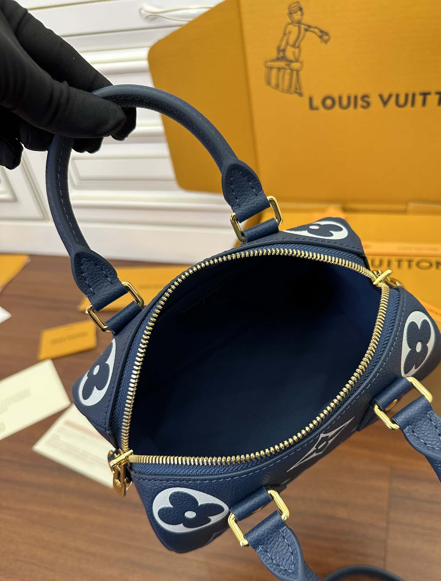 A級高品質出品高仿LV M46517 Speedy Bandoulière 20¥2,480.00-頂級1:1精品高仿包包香港台灣批發價格推薦微信哪裡買