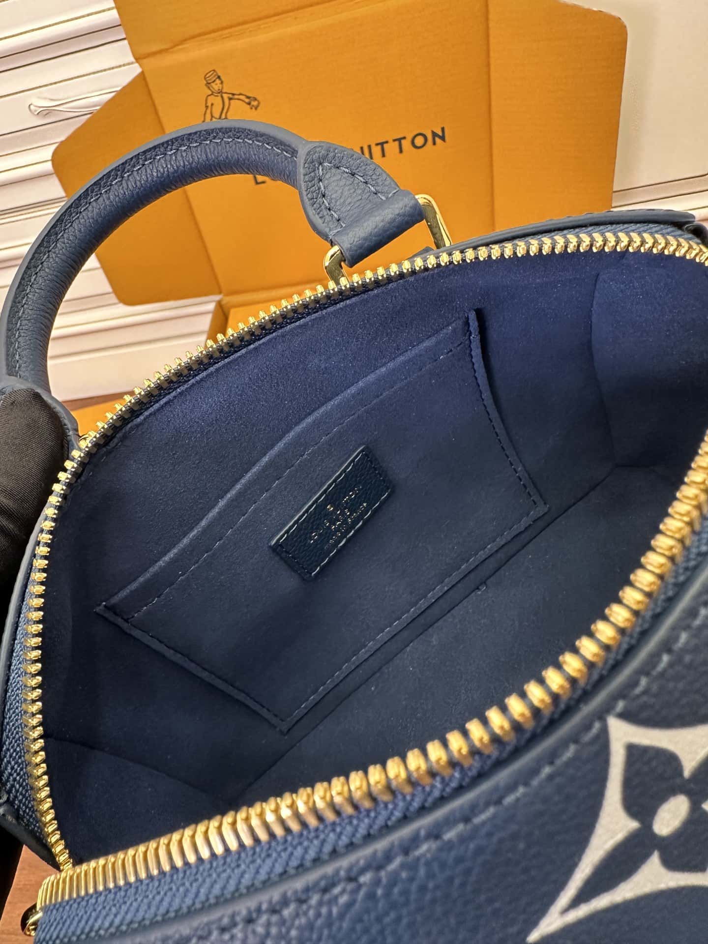 A級高品質出品高仿LV M46517 Speedy Bandoulière 20¥2,480.00-頂級1:1精品高仿包包香港台灣批發價格推薦微信哪裡買