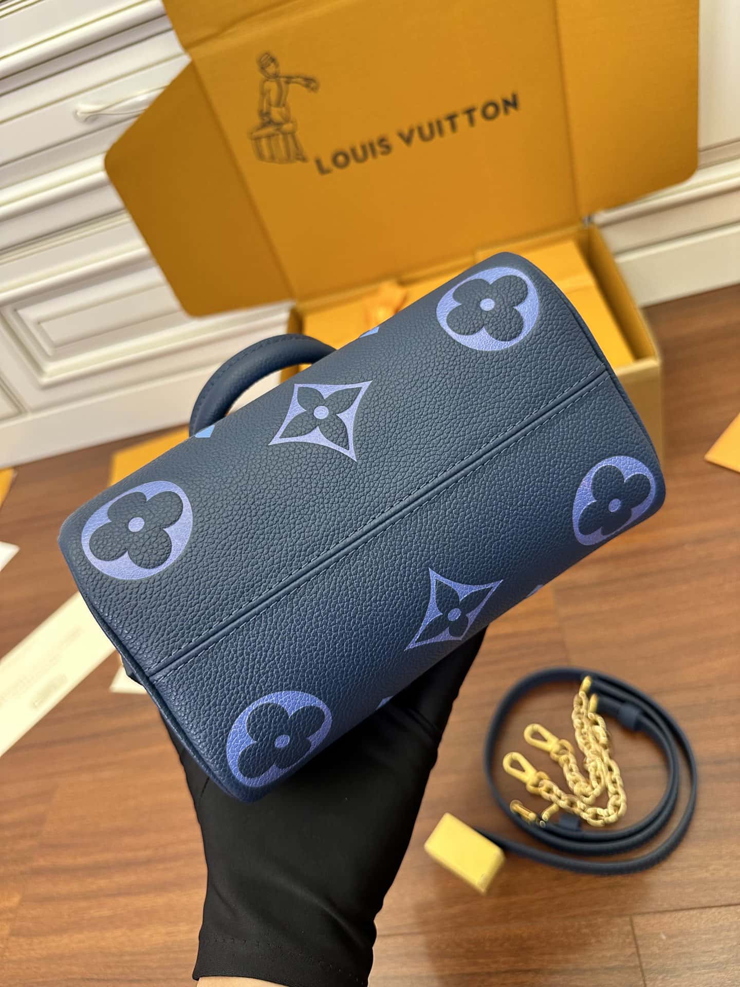 A級高品質出品高仿LV M46517 Speedy Bandoulière 20¥2,480.00-頂級1:1精品高仿包包香港台灣批發價格推薦微信哪裡買