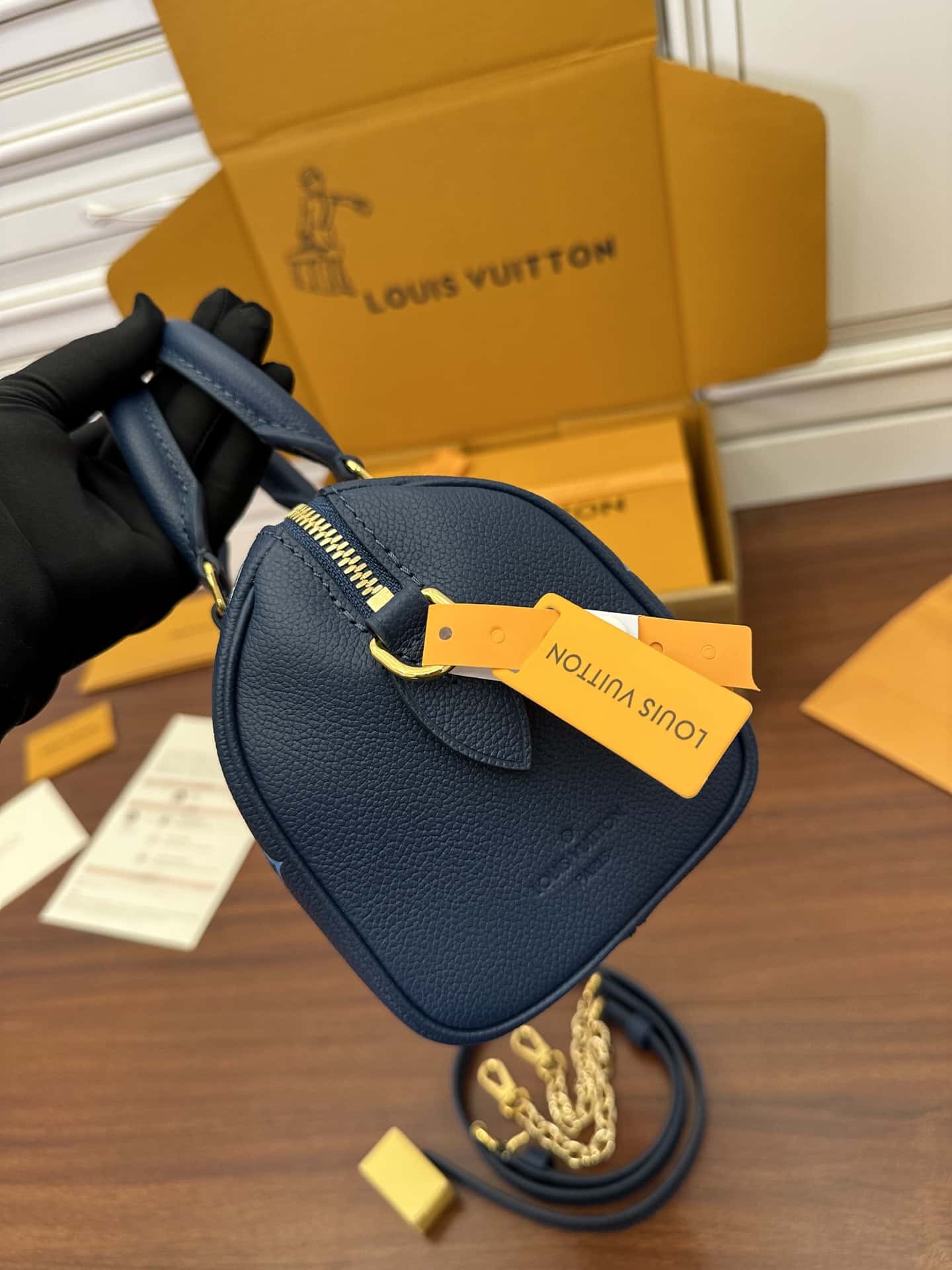 A級高品質出品高仿LV M46517 Speedy Bandoulière 20¥2,480.00-頂級1:1精品高仿包包香港台灣批發價格推薦微信哪裡買