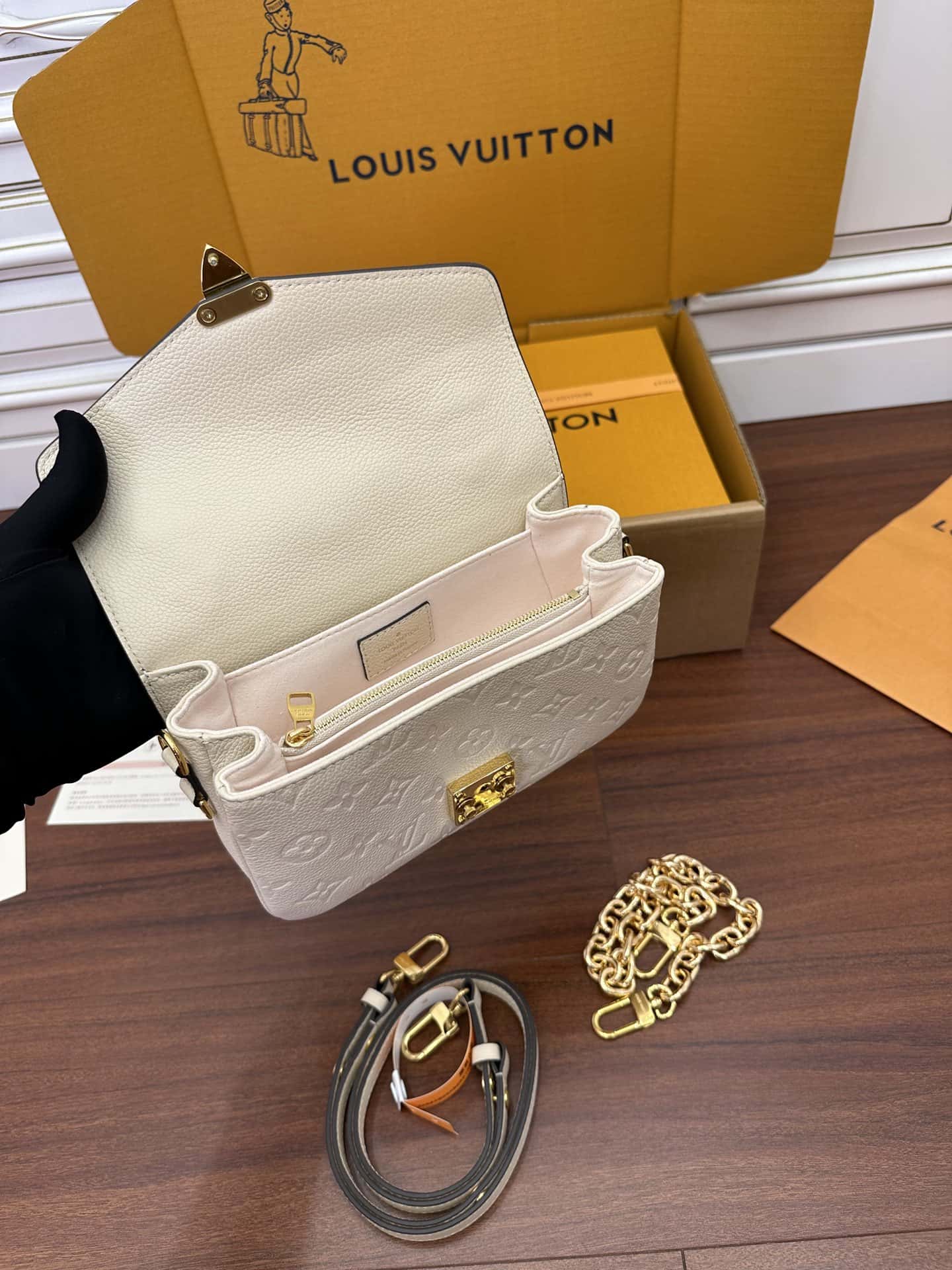 頂級原單LV M22942 POCHETTE MÉTIS EAST WEST 手袋¥2,480.00-頂級1:1精品高仿包包香港台灣批發價格推薦微信哪裡買