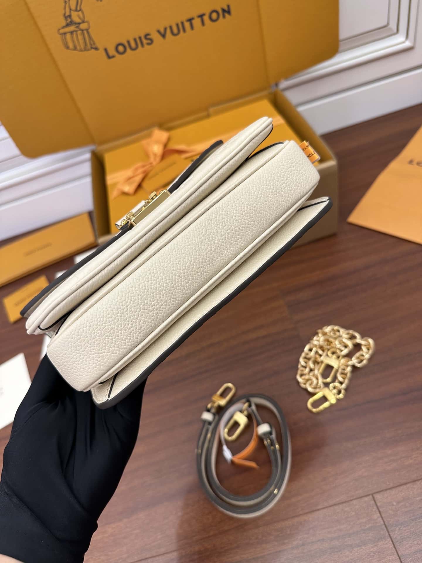 頂級原單LV M22942 POCHETTE MÉTIS EAST WEST 手袋¥2,480.00-頂級1:1精品高仿包包香港台灣批發價格推薦微信哪裡買