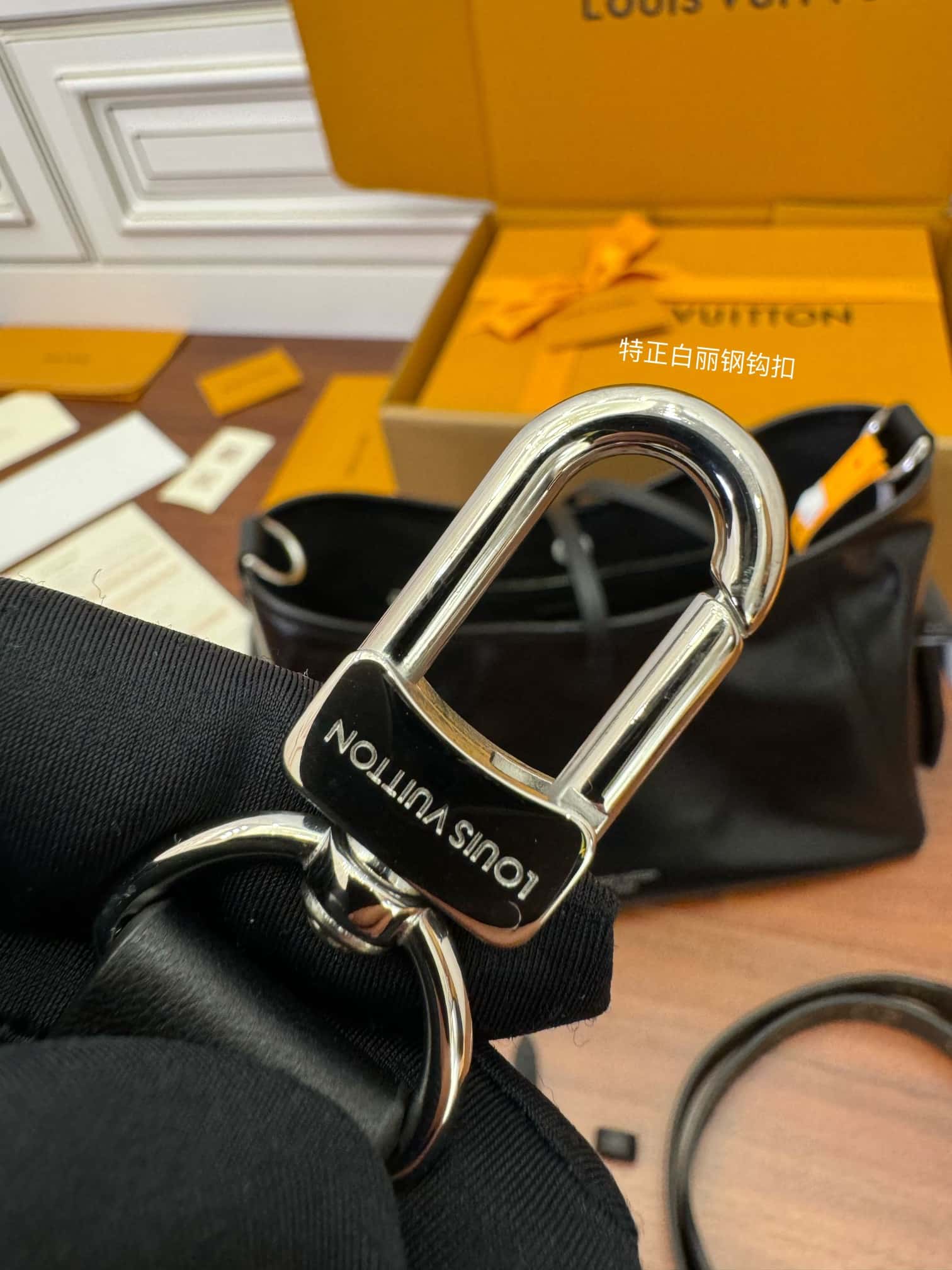 LV M24861 當季新款 CARRYALL CARGO 小號高仿原單手袋¥2,280.00-頂級1:1精品高仿包包香港台灣批發價格推薦微信哪裡買