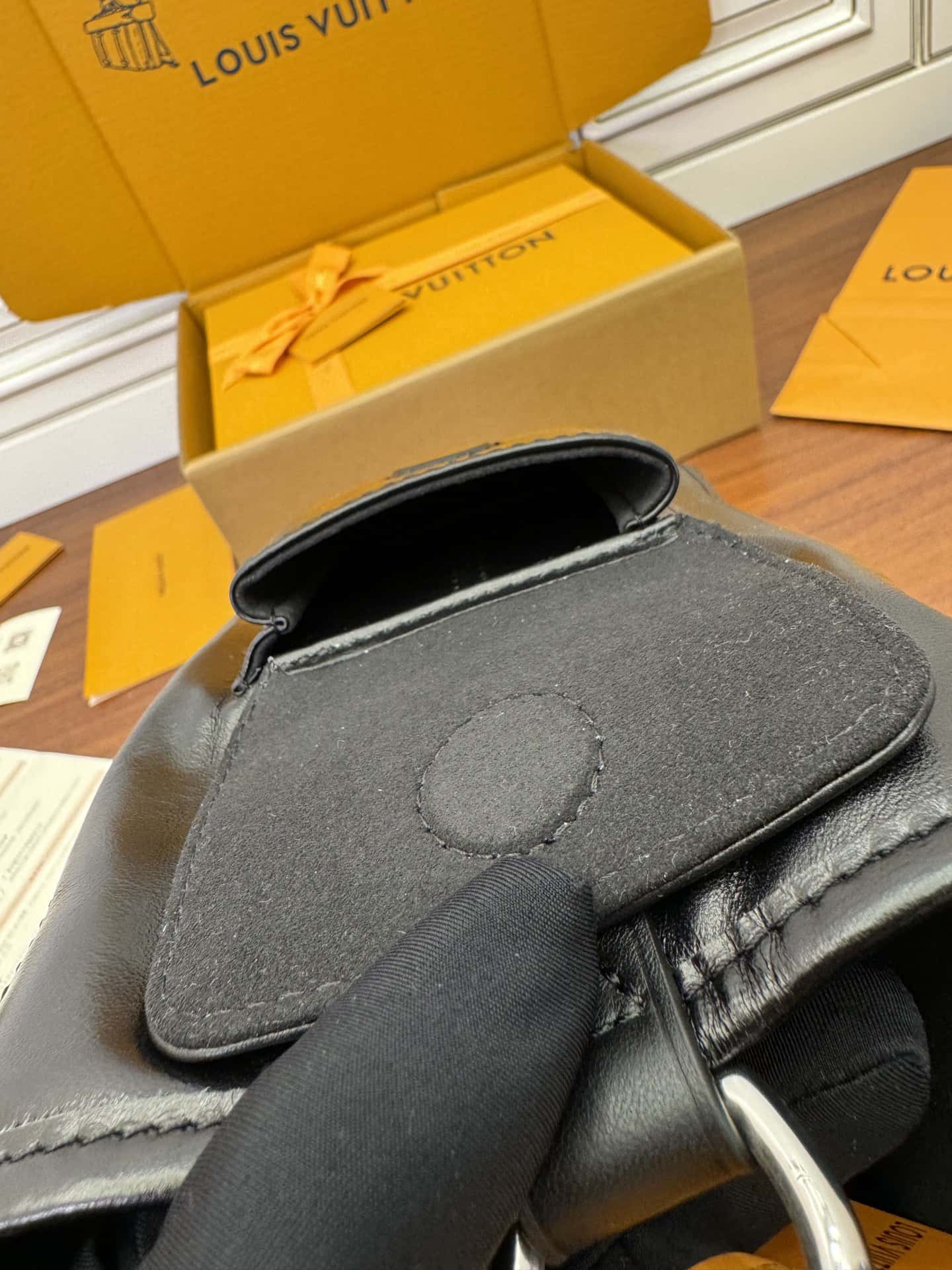 LV M24861 當季新款 CARRYALL CARGO 小號高仿原單手袋¥2,280.00-頂級1:1精品高仿包包香港台灣批發價格推薦微信哪裡買