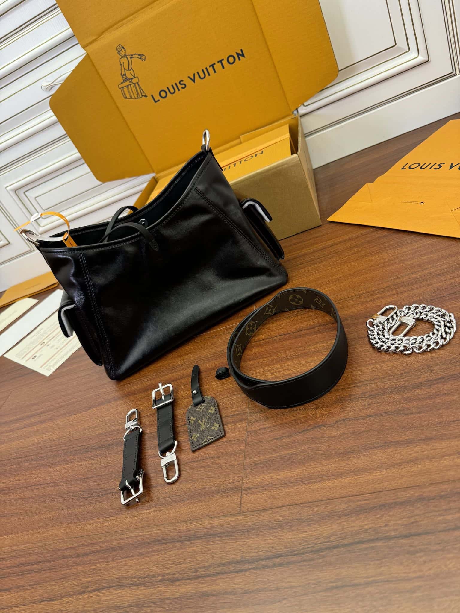 LV M24861 當季新款 CARRYALL CARGO 小號高仿原單手袋¥2,280.00-頂級1:1精品高仿包包香港台灣批發價格推薦微信哪裡買