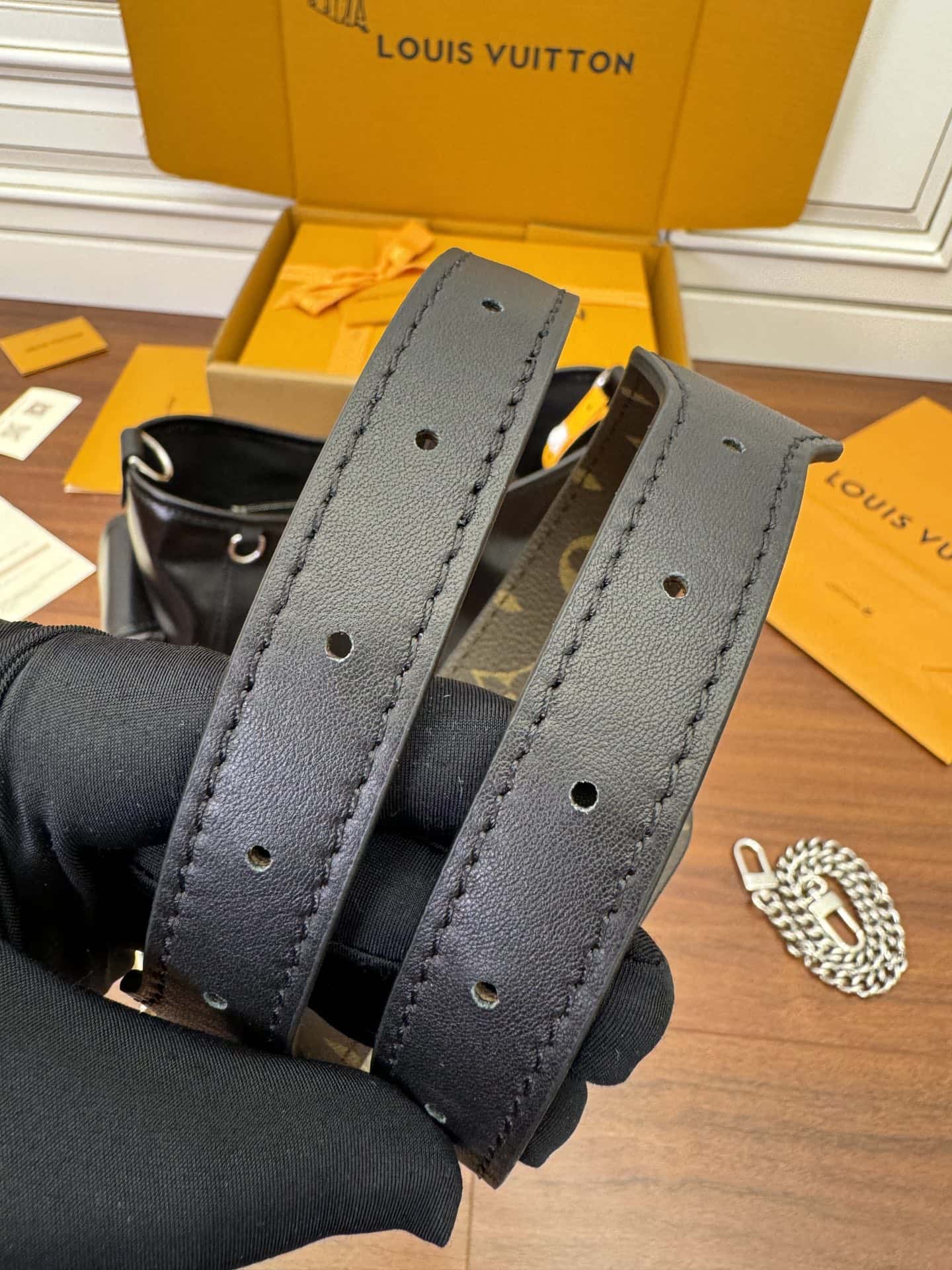 LV M24861 當季新款 CARRYALL CARGO 小號高仿原單手袋¥2,280.00-頂級1:1精品高仿包包香港台灣批發價格推薦微信哪裡買