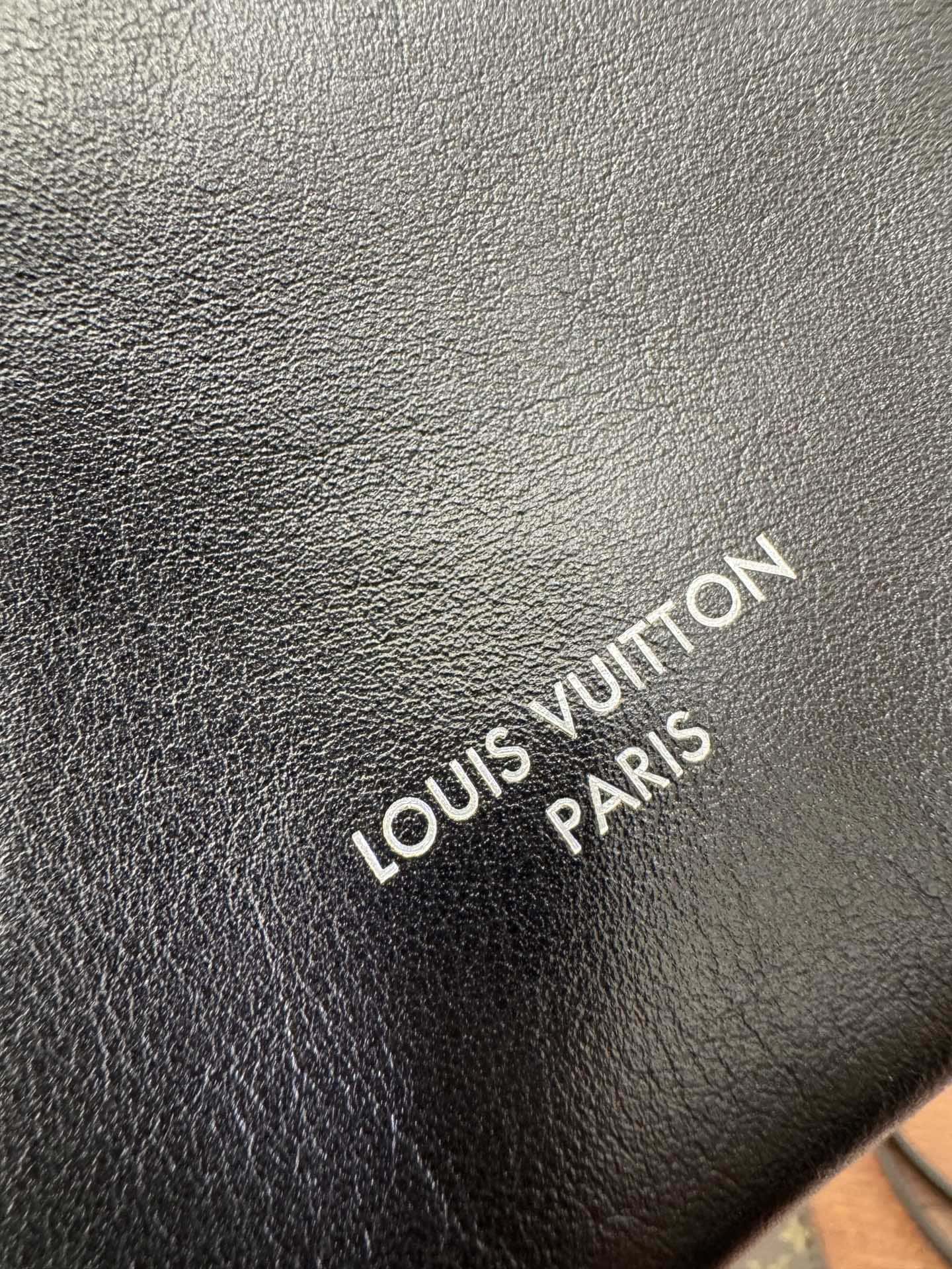 LV M24861 當季新款 CARRYALL CARGO 小號高仿原單手袋¥2,280.00-頂級1:1精品高仿包包香港台灣批發價格推薦微信哪裡買