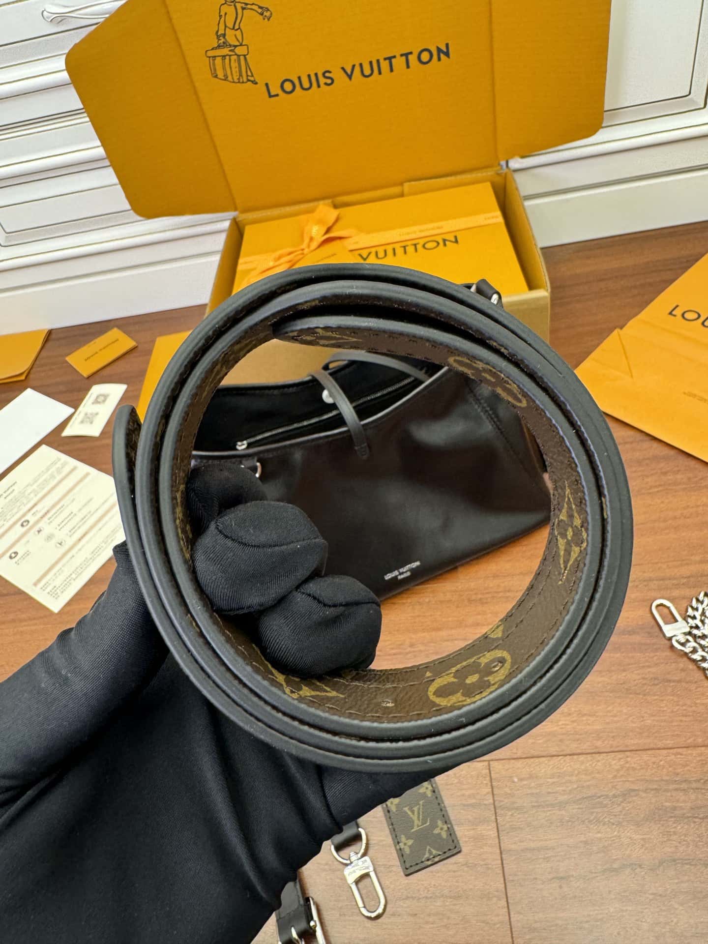 LV M24861 當季新款 CARRYALL CARGO 小號高仿原單手袋¥2,280.00-頂級1:1精品高仿包包香港台灣批發價格推薦微信哪裡買