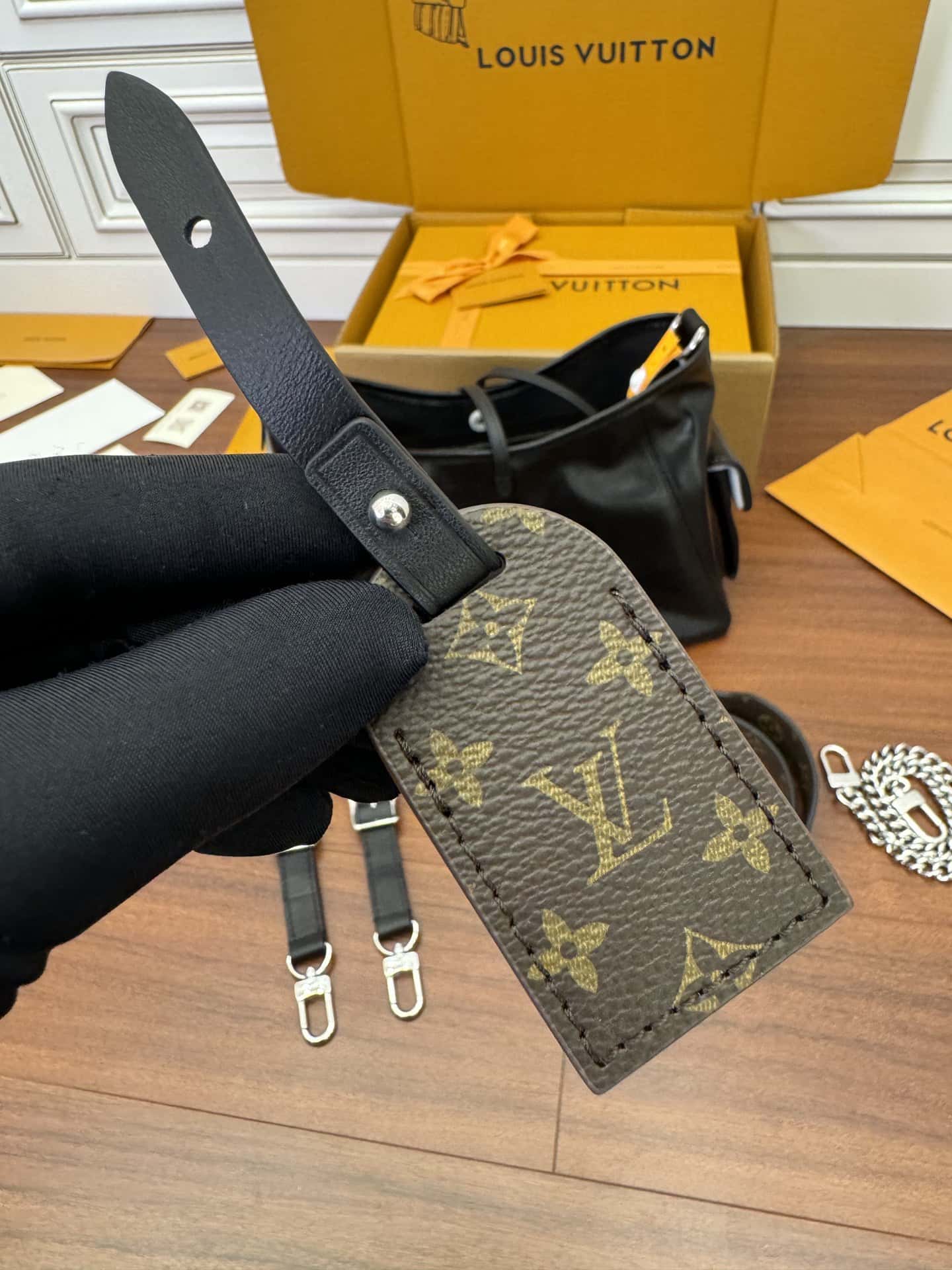 LV M24861 當季新款 CARRYALL CARGO 小號高仿原單手袋¥2,280.00-頂級1:1精品高仿包包香港台灣批發價格推薦微信哪裡買