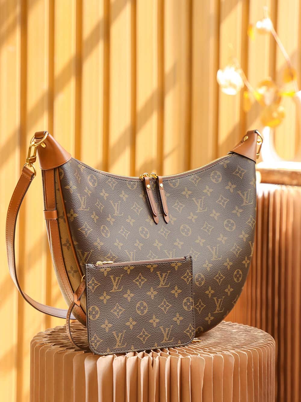 頂級高仿包LV M46311 LOOP HOBO BAG 走秀款大碗豆包¥2,280.00-頂級1:1精品高仿包包香港台灣批發價格推薦微信哪裡買