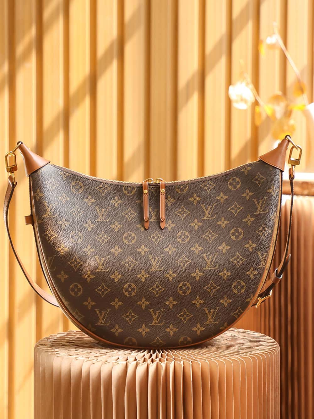 頂級高仿包LV M46311 LOOP HOBO BAG 走秀款大碗豆包¥2,280.00-頂級1:1精品高仿包包香港台灣批發價格推薦微信哪裡買