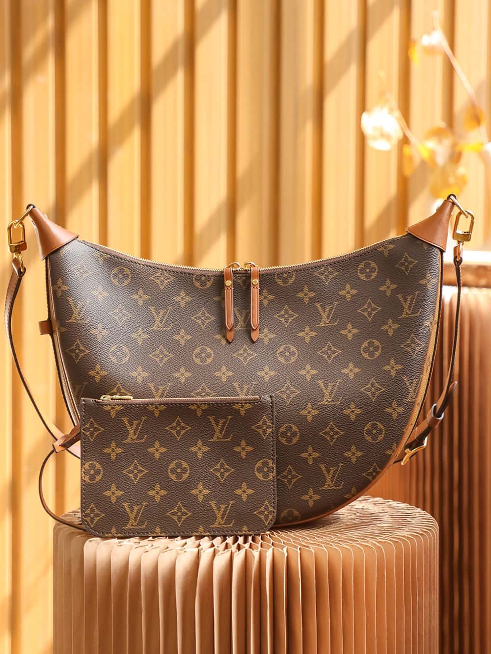 頂級高仿包LV M46311 LOOP HOBO BAG 走秀款大碗豆包¥2,280.00-頂級1:1精品高仿包包香港台灣批發價格推薦微信哪裡買