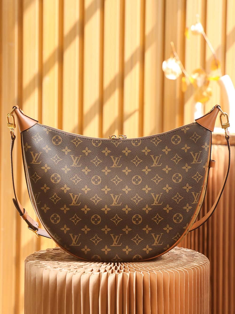 頂級高仿包LV M46311 LOOP HOBO BAG 走秀款大碗豆包¥2,280.00-頂級1:1精品高仿包包香港台灣批發價格推薦微信哪裡買