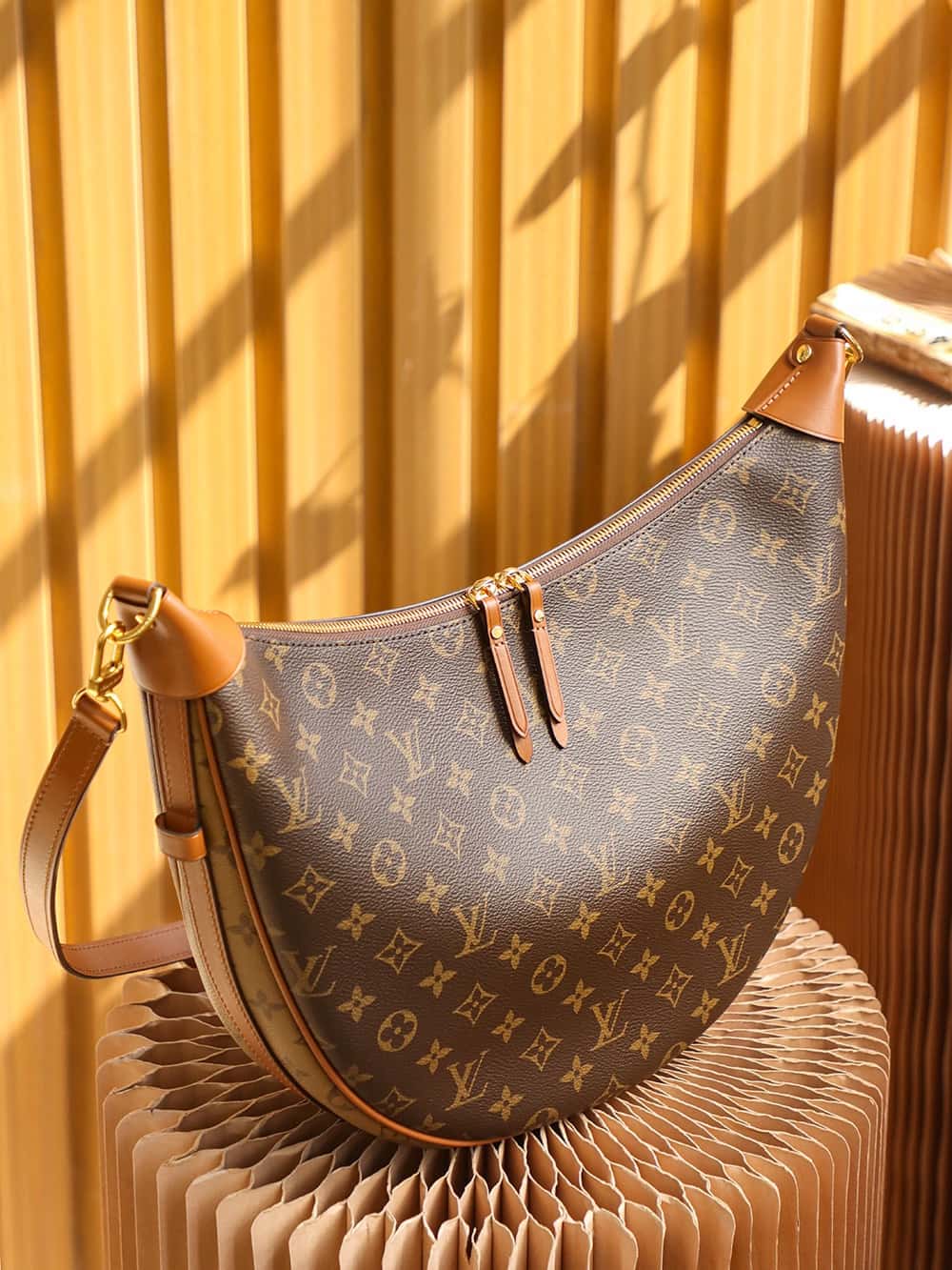 頂級高仿包LV M46311 LOOP HOBO BAG 走秀款大碗豆包¥2,280.00-頂級1:1精品高仿包包香港台灣批發價格推薦微信哪裡買