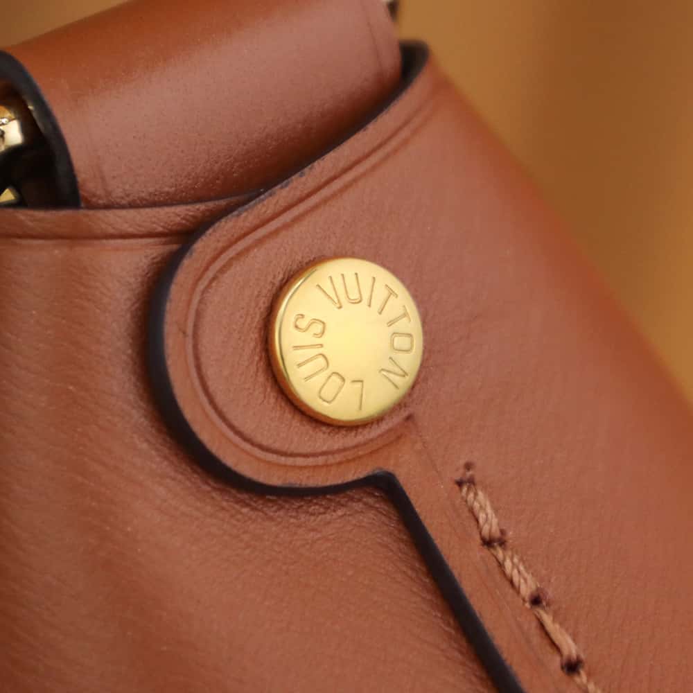 頂級高仿包LV M46311 LOOP HOBO BAG 走秀款大碗豆包¥2,280.00-頂級1:1精品高仿包包香港台灣批發價格推薦微信哪裡買