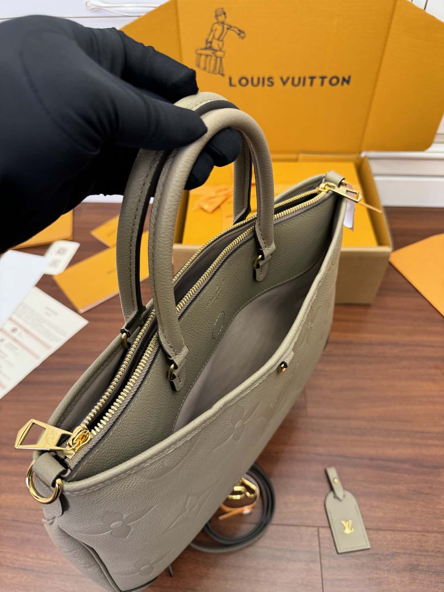 LV高仿包 特正版M46504 Trianon MM專櫃同步電子芯片內碼¥2,280.00-頂級1:1精品高仿包包香港台灣批發價格推薦微信哪裡買