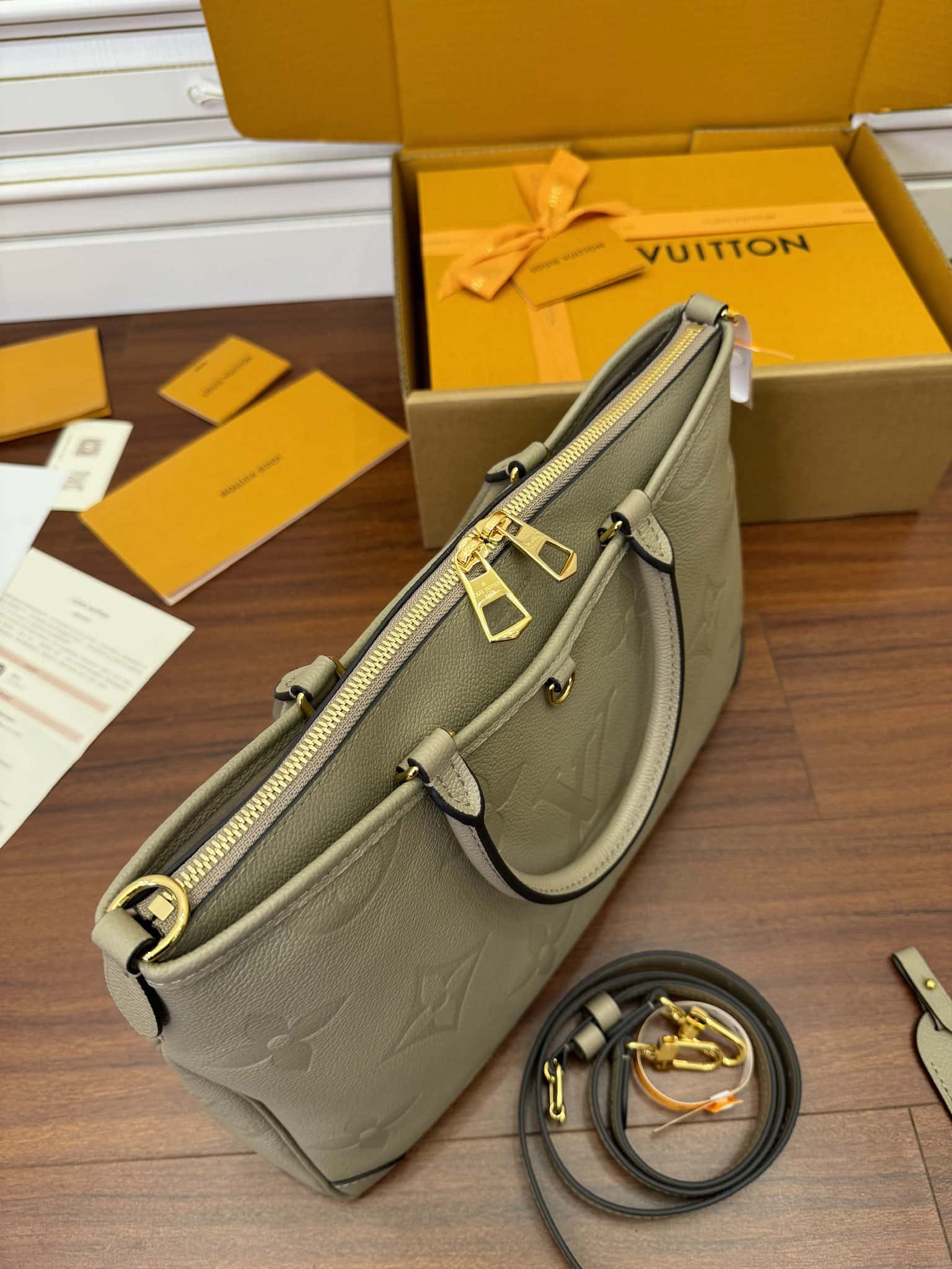LV高仿包 特正版M46504 Trianon MM專櫃同步電子芯片內碼¥2,280.00-頂級1:1精品高仿包包香港台灣批發價格推薦微信哪裡買