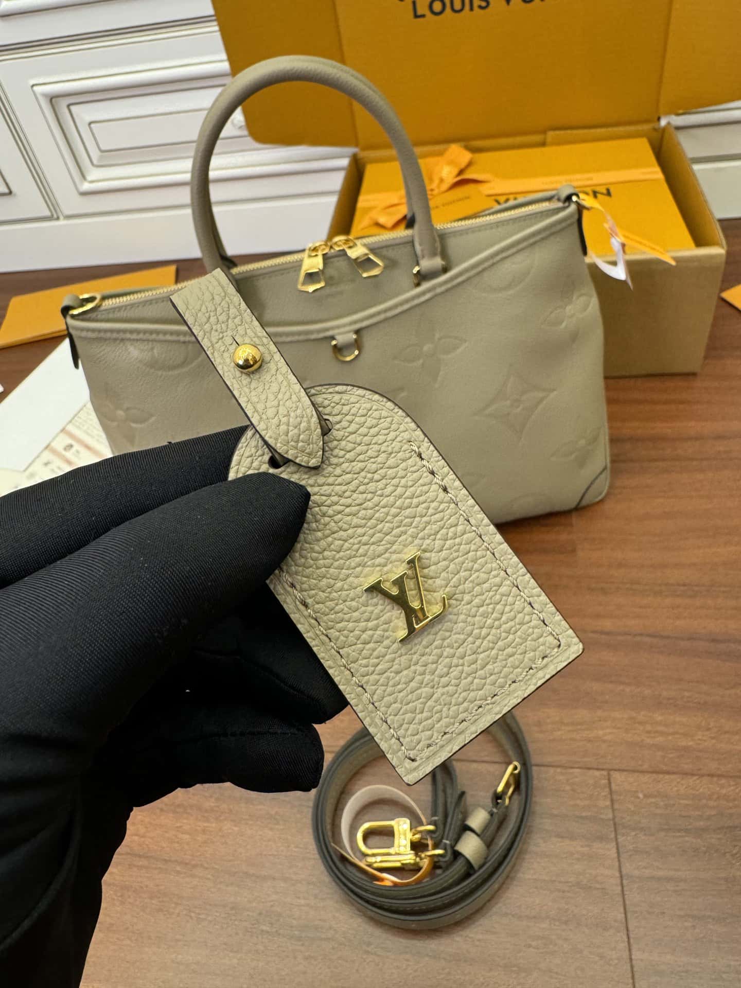 LV高仿包 特正版M46504 Trianon MM專櫃同步電子芯片內碼¥2,280.00-頂級1:1精品高仿包包香港台灣批發價格推薦微信哪裡買