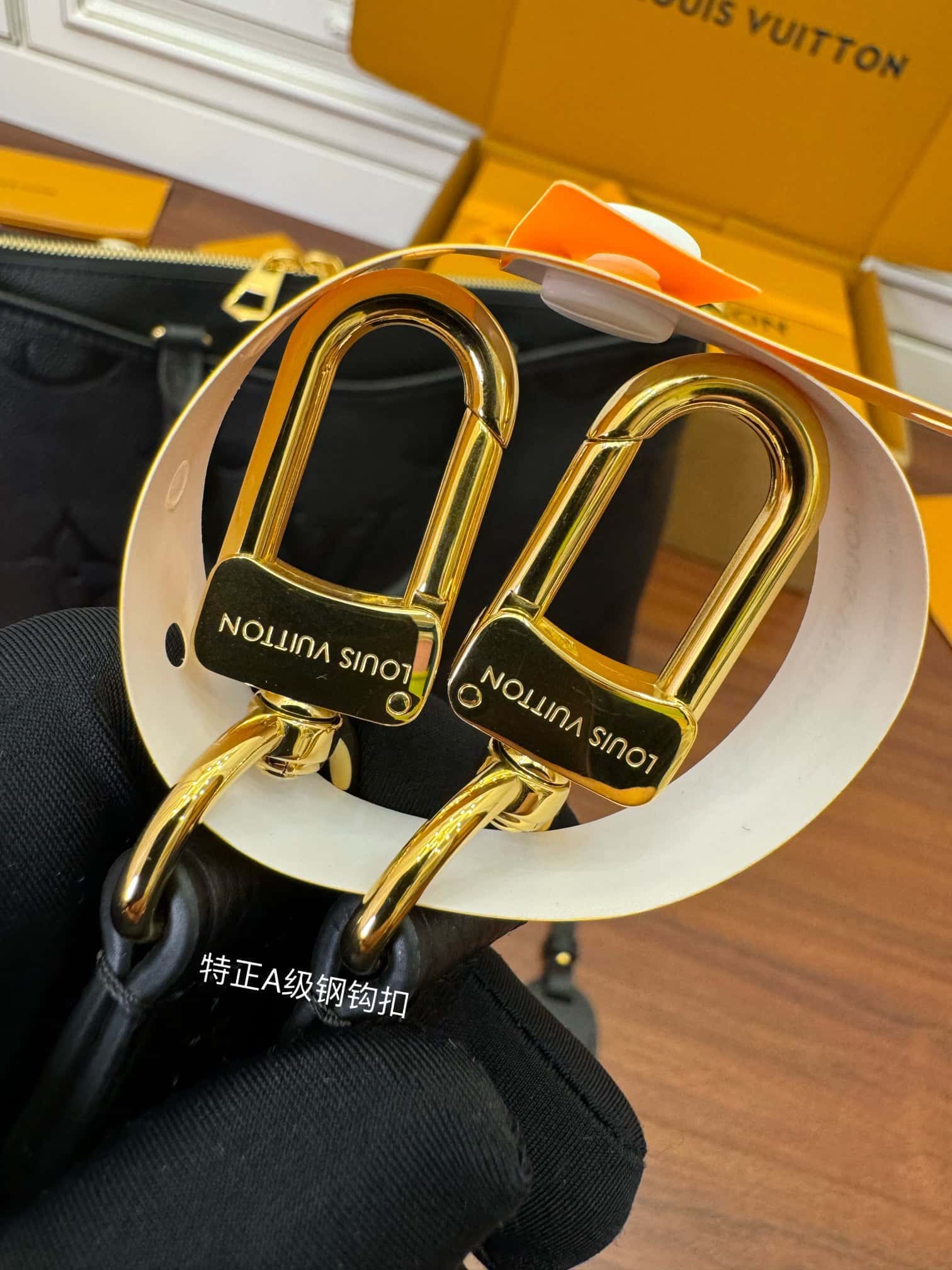 專櫃同步高仿包LV M46487 Trianon MM A級高品質出品¥2,480.00-頂級1:1精品高仿包包香港台灣批發價格推薦微信哪裡買