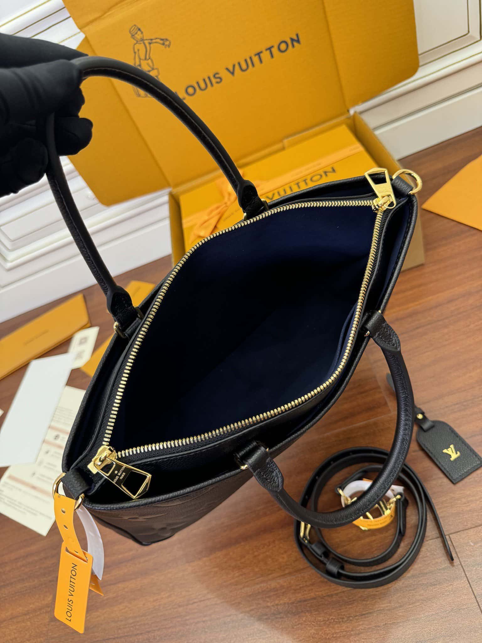 專櫃同步高仿包LV M46487 Trianon MM A級高品質出品¥2,480.00-頂級1:1精品高仿包包香港台灣批發價格推薦微信哪裡買