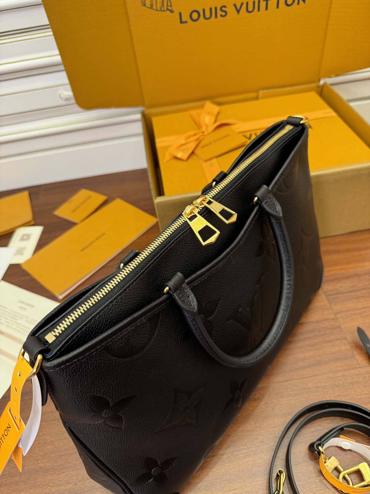 專櫃同步高仿包LV M46487 Trianon MM A級高品質出品¥2,480.00-頂級1:1精品高仿包包香港台灣批發價格推薦微信哪裡買