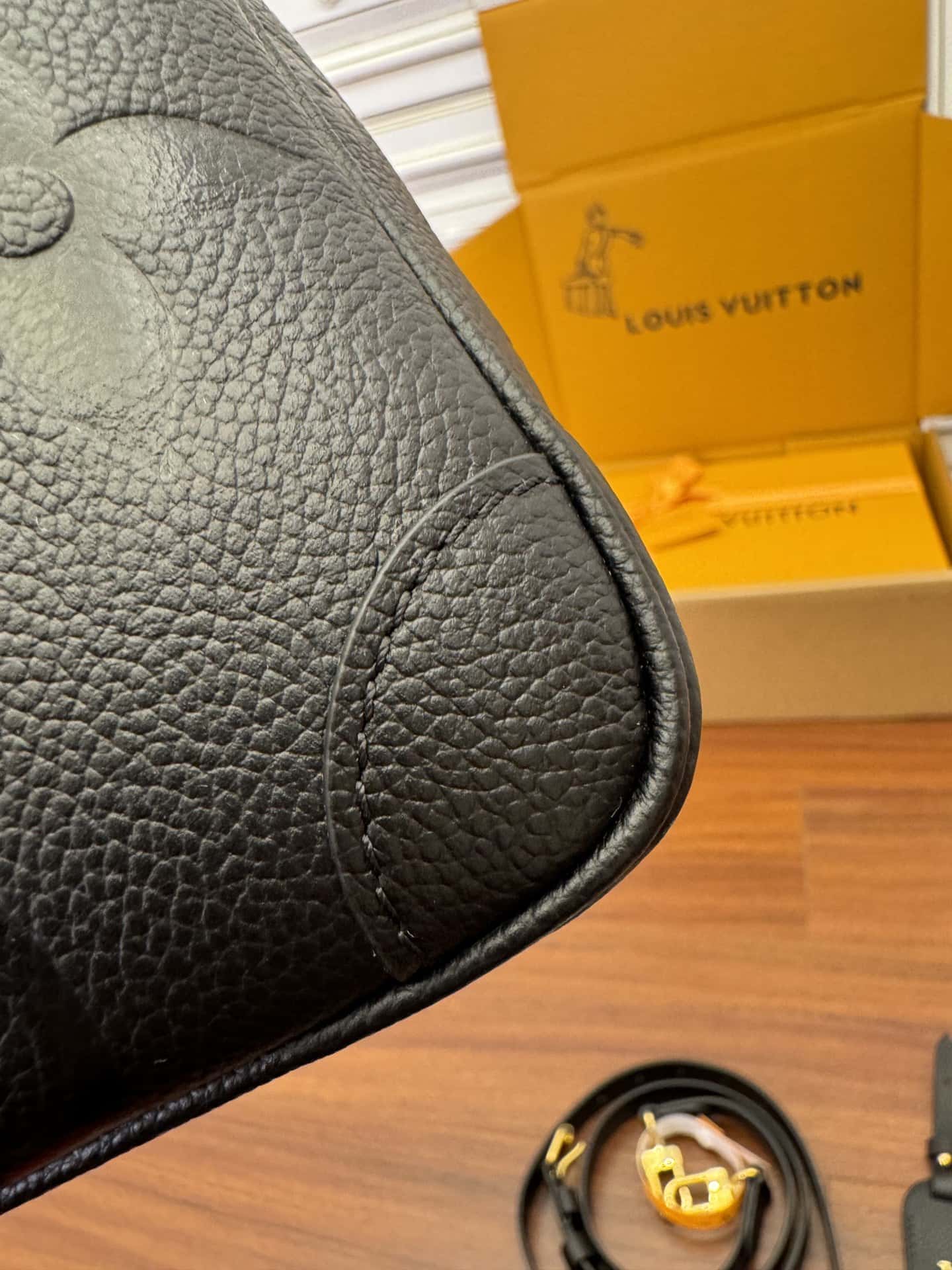 專櫃同步高仿包LV M46487 Trianon MM A級高品質出品¥2,480.00-頂級1:1精品高仿包包香港台灣批發價格推薦微信哪裡買