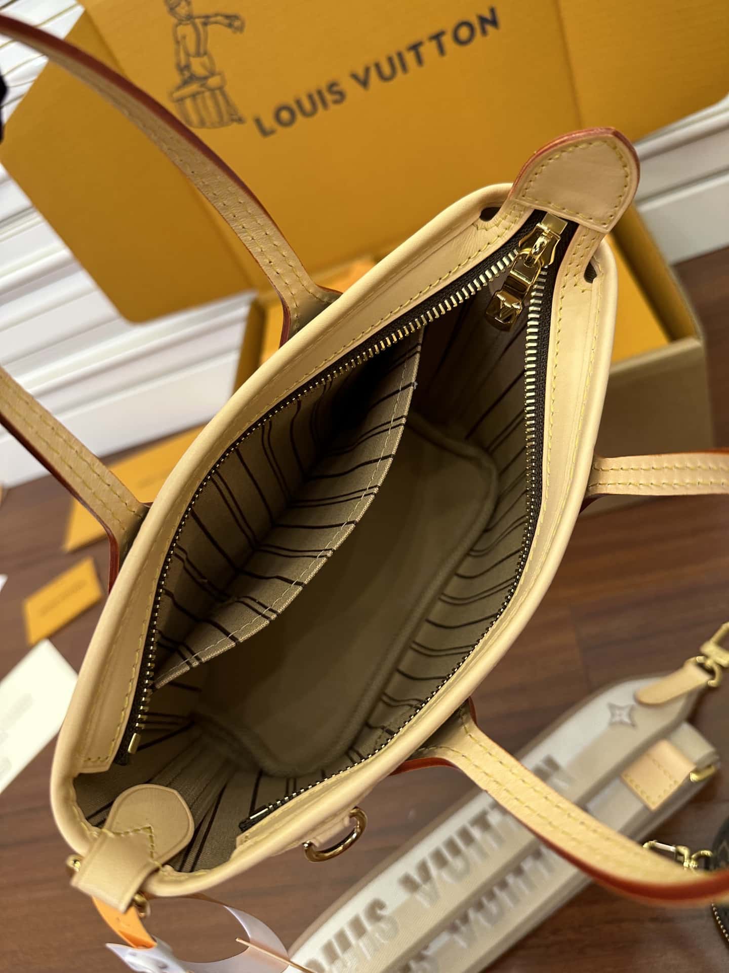 LV原單包 M46705 Neverfull BB意大利A級出品¥2,480.00-頂級1:1精品高仿包包香港台灣批發價格推薦微信哪裡買