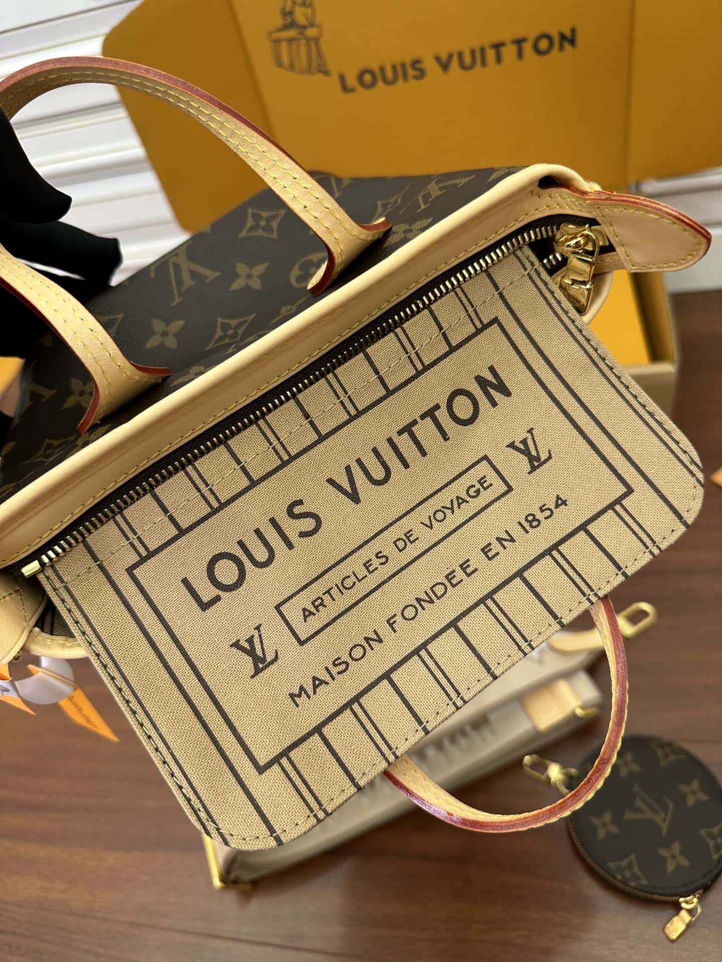 LV原單包 M46705 Neverfull BB意大利A級出品¥2,480.00-頂級1:1精品高仿包包香港台灣批發價格推薦微信哪裡買
