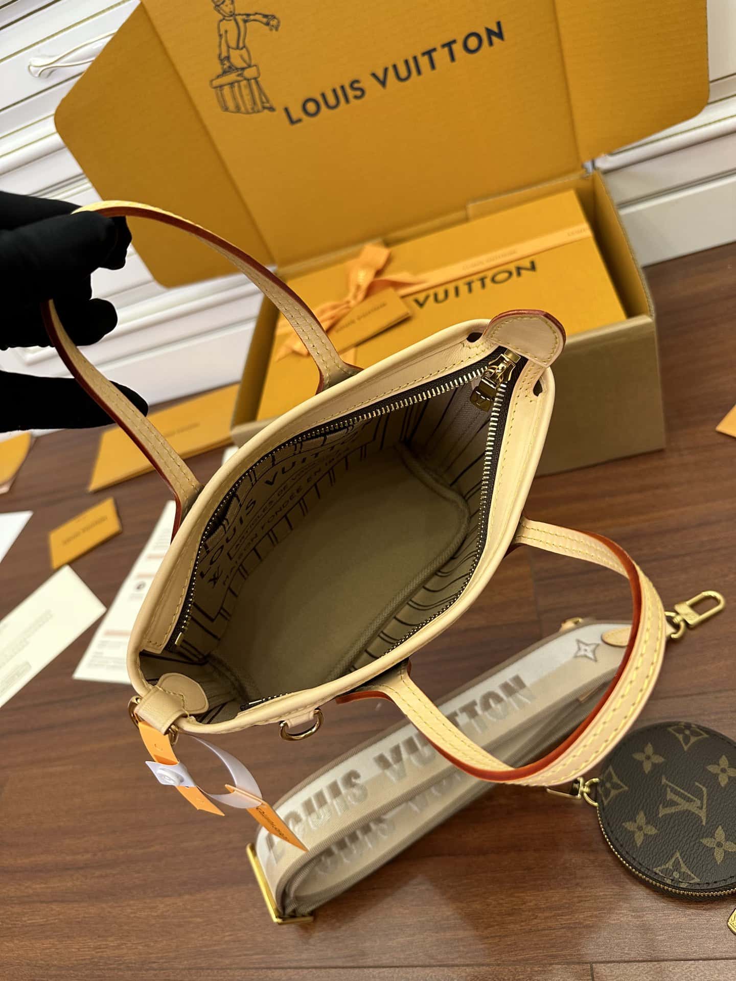 LV原單包 M46705 Neverfull BB意大利A級出品¥2,480.00-頂級1:1精品高仿包包香港台灣批發價格推薦微信哪裡買