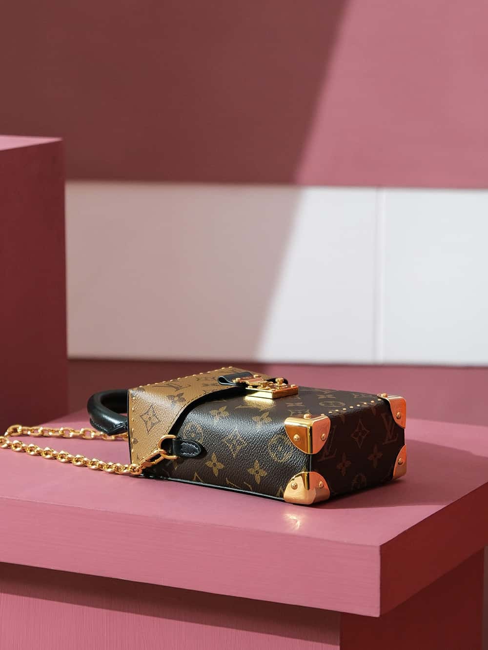 LV M82465 CAMERA BOX 一比一高仿手袋¥2,480.00-頂級1:1精品高仿包包香港台灣批發價格推薦微信哪裡買