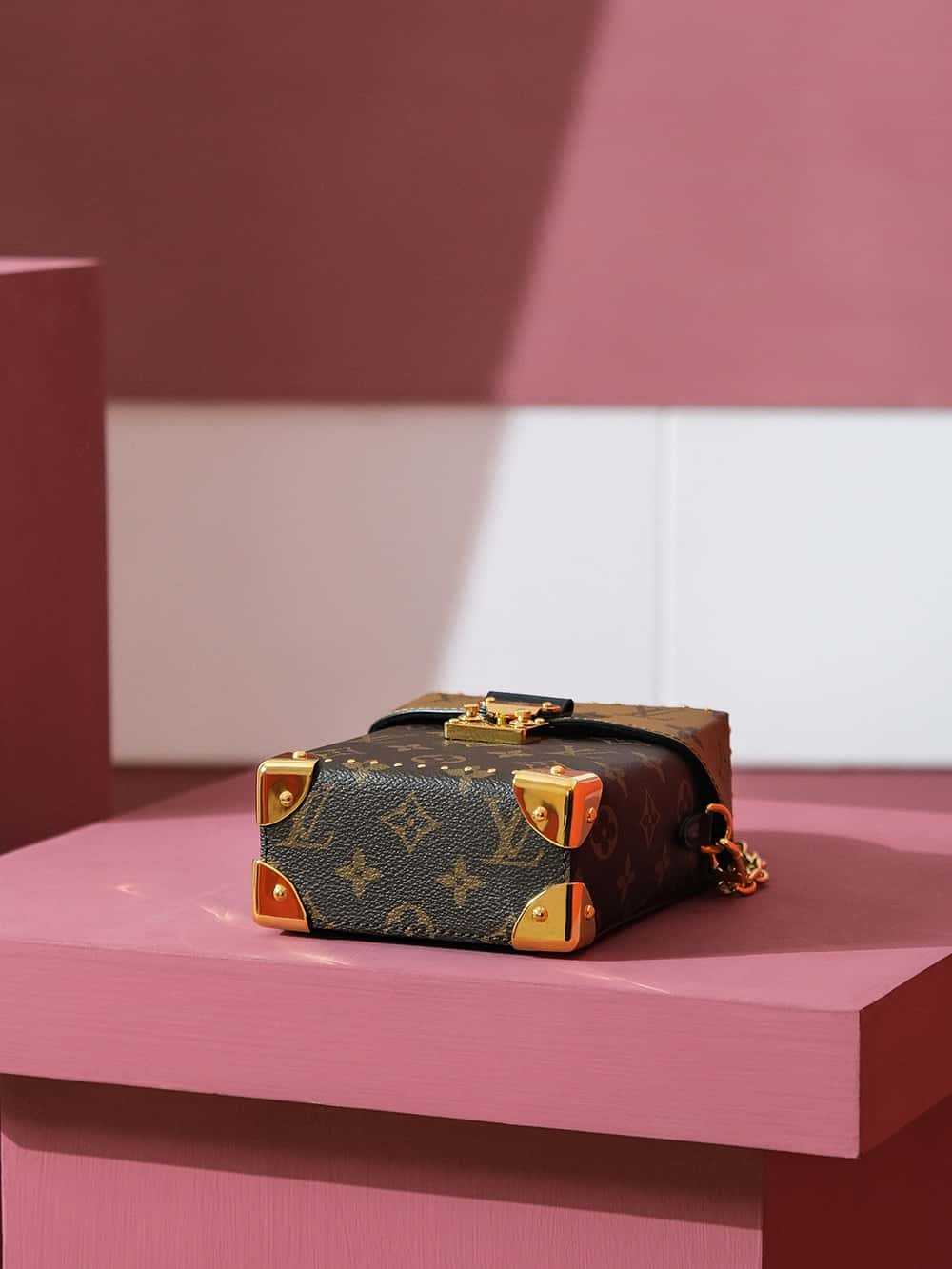 LV M82465 CAMERA BOX 一比一高仿手袋¥2,480.00-頂級1:1精品高仿包包香港台灣批發價格推薦微信哪裡買