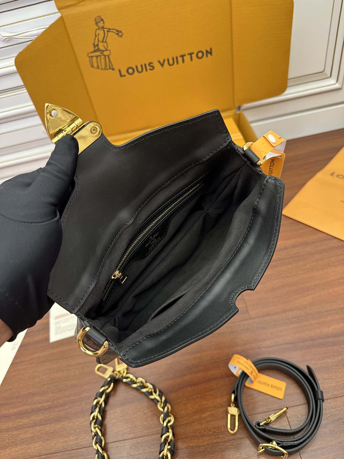 A級高品質出品M46659 LV高仿包 Twinny¥2,480.00-頂級1:1精品高仿包包香港台灣批發價格推薦微信哪裡買