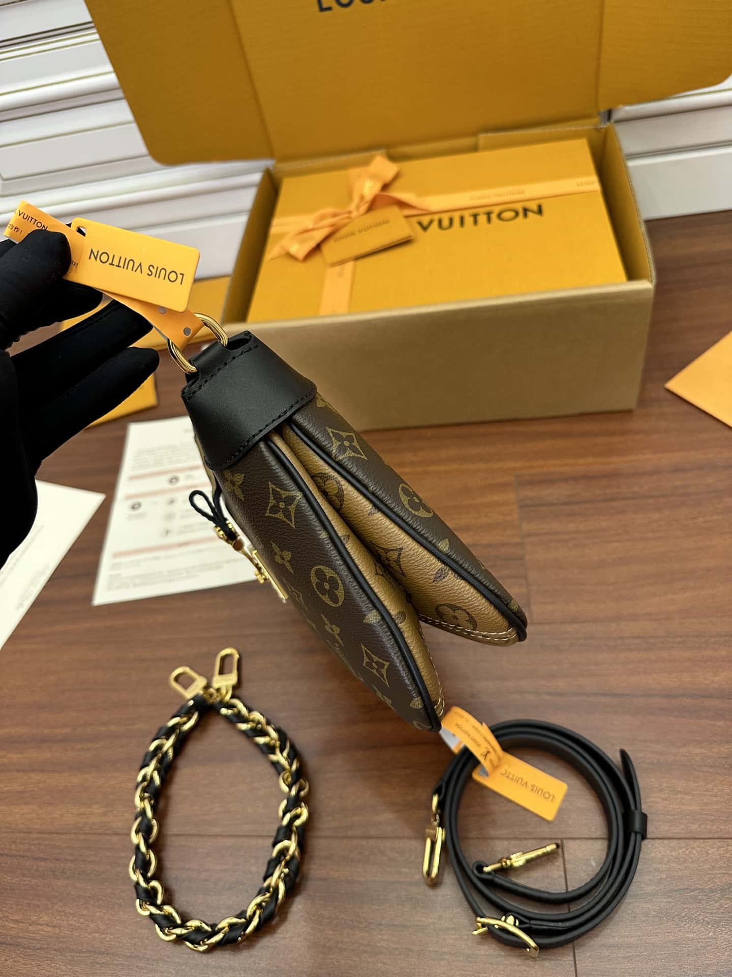 A級高品質出品M46659 LV高仿包 Twinny¥2,480.00-頂級1:1精品高仿包包香港台灣批發價格推薦微信哪裡買