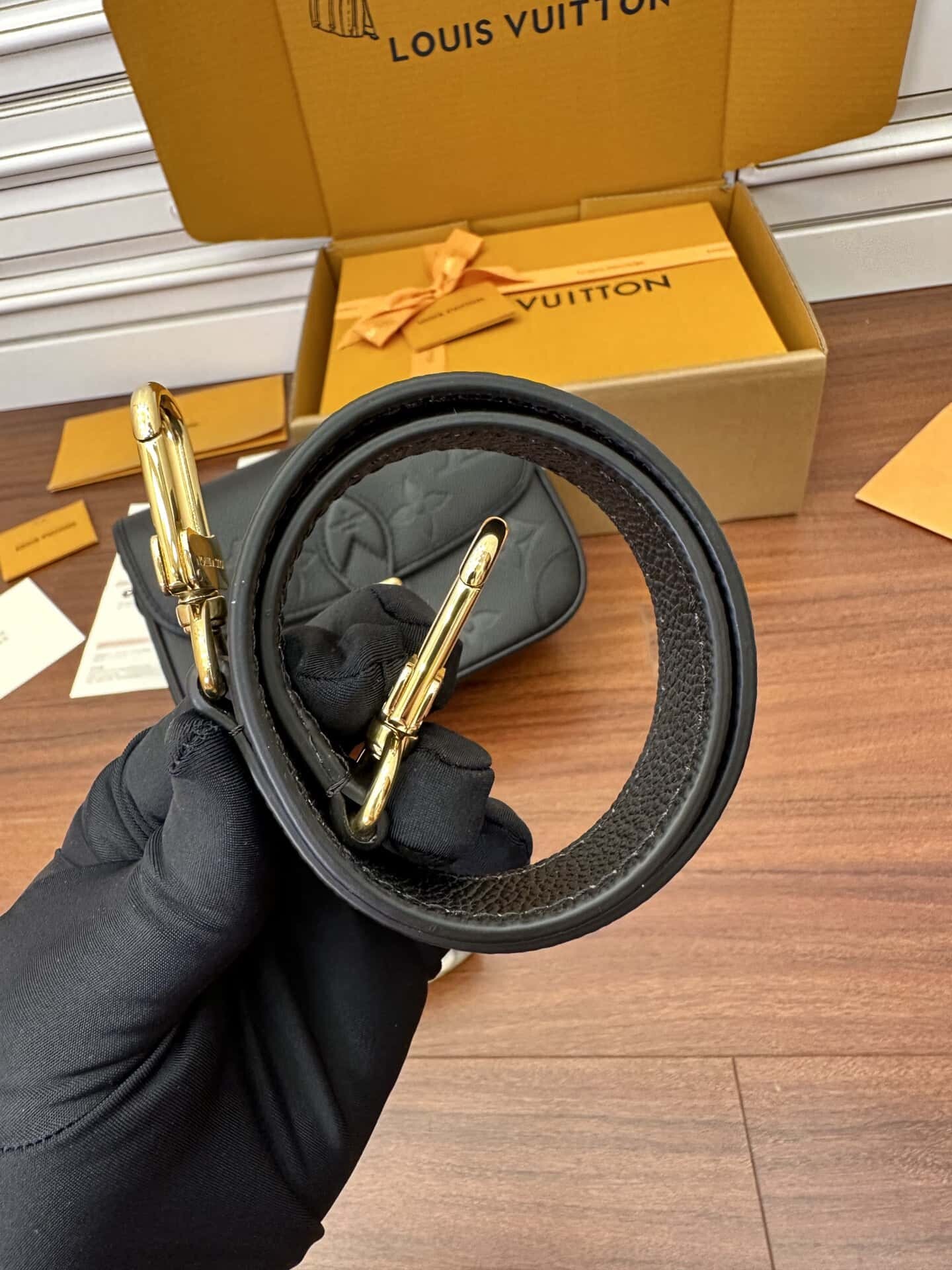 LV高仿包 M46386 DIANE 手袋意大利A級樹膏皮¥2,480.00-頂級1:1精品高仿包包香港台灣批發價格推薦微信哪裡買