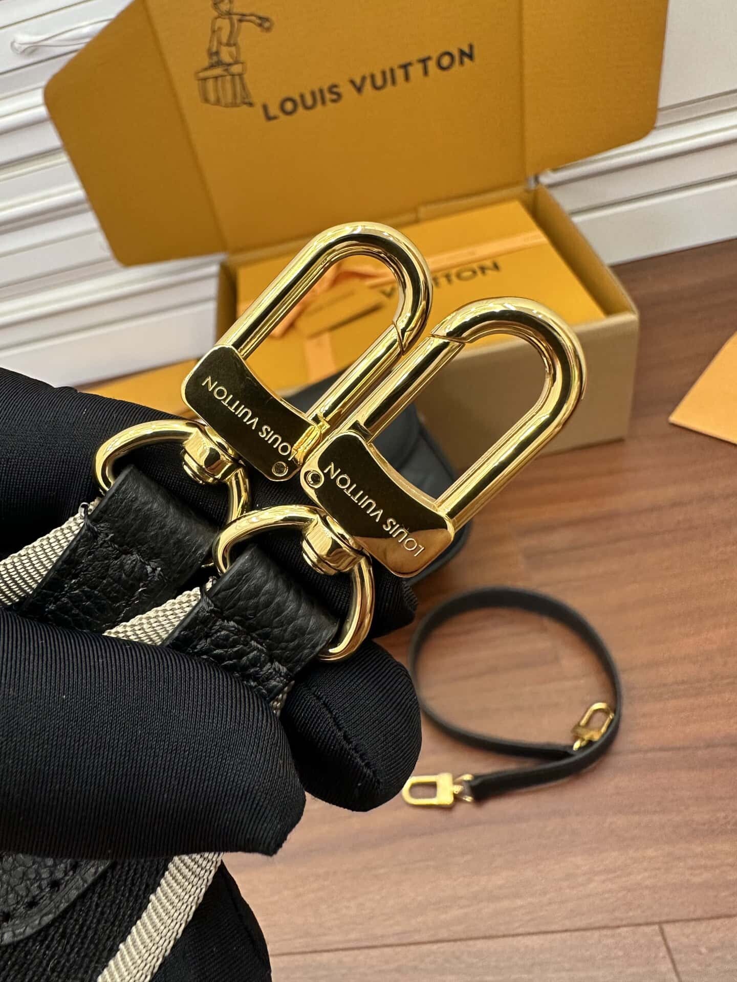 LV高仿包 M46386 DIANE 手袋意大利A級樹膏皮¥2,480.00-頂級1:1精品高仿包包香港台灣批發價格推薦微信哪裡買