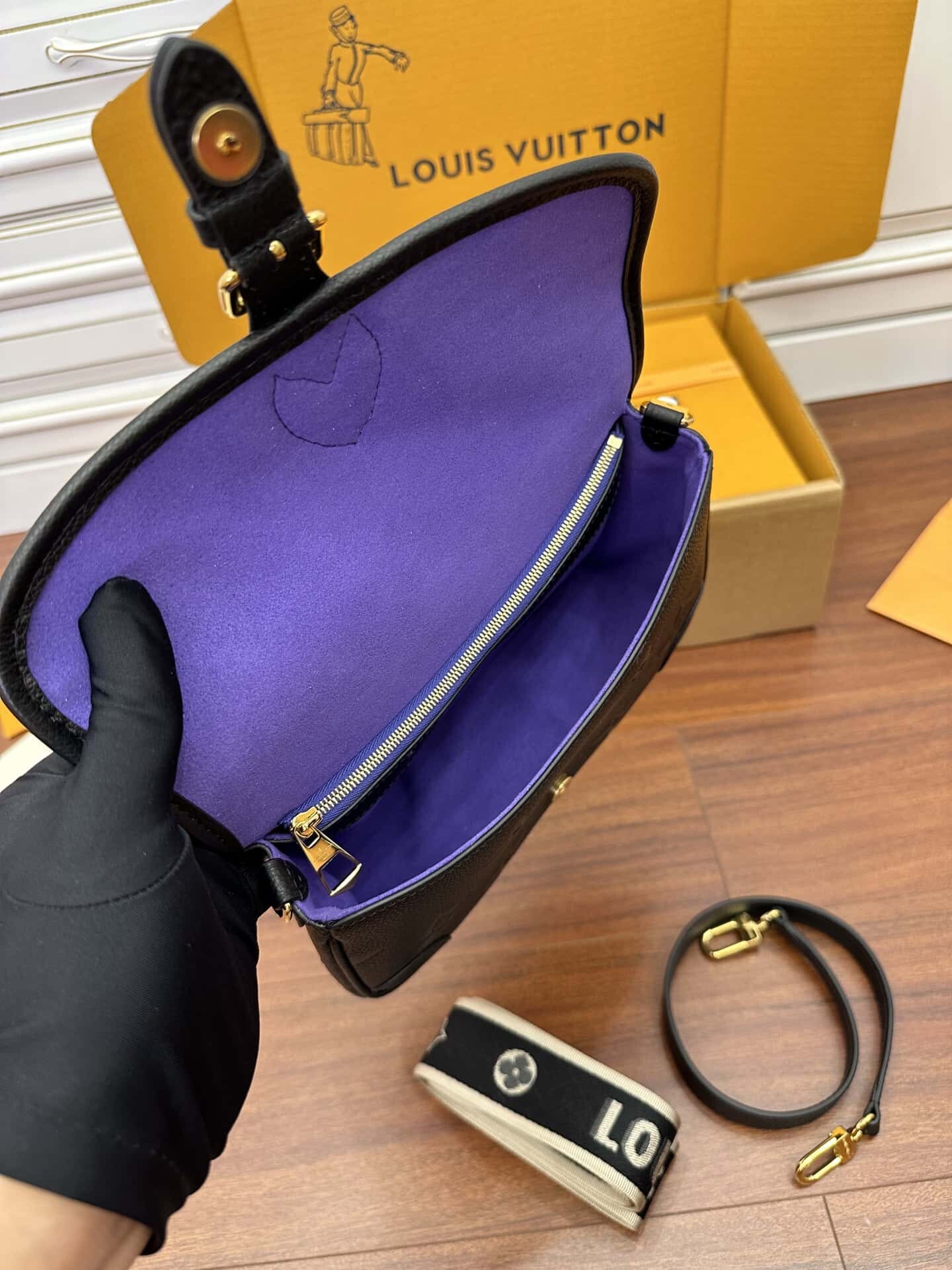 LV高仿包 M46386 DIANE 手袋意大利A級樹膏皮¥2,480.00-頂級1:1精品高仿包包香港台灣批發價格推薦微信哪裡買