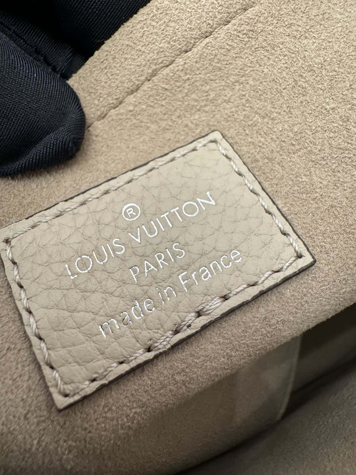 LV專櫃同步高仿包 M24255 HAND IT ALL 小號手袋¥2,480.00-頂級1:1精品高仿包包香港台灣批發價格推薦微信哪裡買